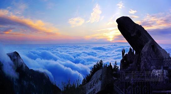 【八一】七律·秋游泰山（古韵五首·家园）
